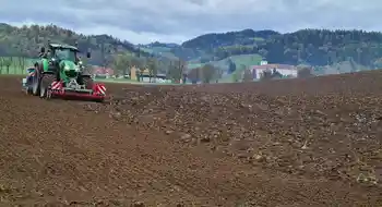 Drillsaat kombiniert mit Lemken Sämaschine
