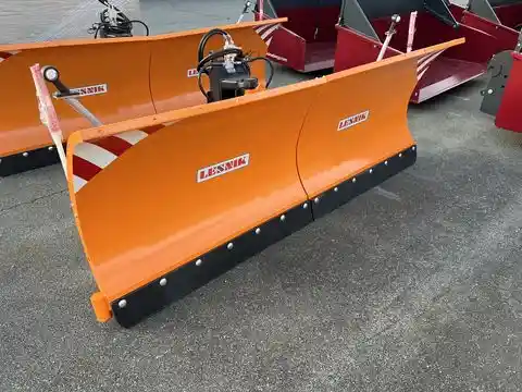 Lesnik Schneepflug SPH T30 mit Dreipunktanbau