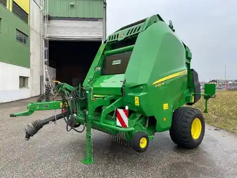 John Deere V461M