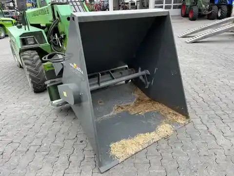 Mehrtens Einstreugerät EG1201 mit Hauer