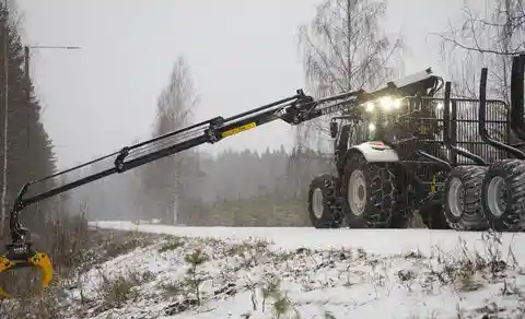 Kesla 124 HD mit Forstkran 314 T