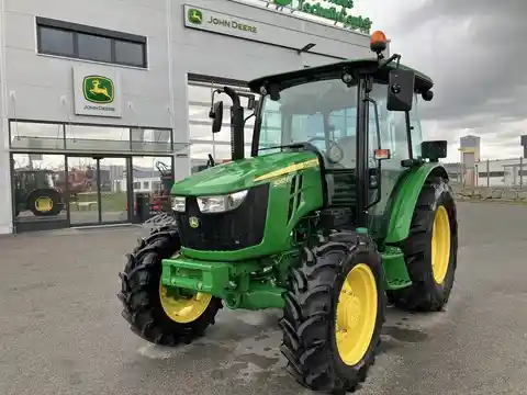 John Deere 5067E