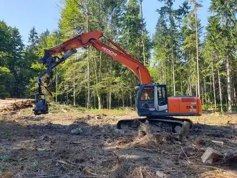 Hitachi ZX 210-3 mit Kesla 25 RH