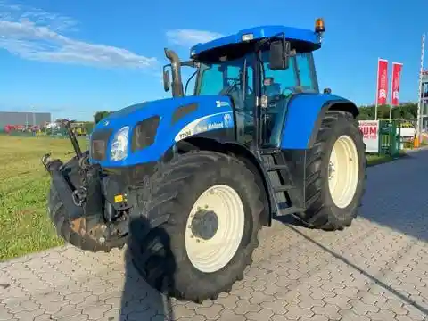 New Holland T7550 TVT MIT FRONTZAPFWELLE