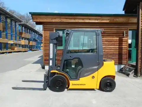 Jungheinrich DFG425s Triplex 4,4m + SS + Kabine 