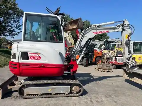 Takeuchi TB 230 - POWERTILT + hydr. Schnellwechsler + 3 L