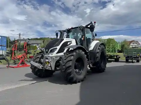Valtra T235