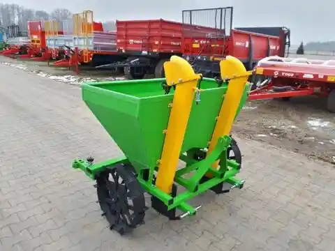 Sonstige Potato planter/ Sadzarka ziem.