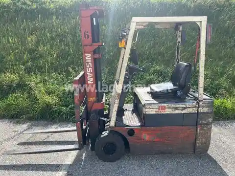 ELEKTRO STAPLER NISSAN 1.8TO DEFEKT 