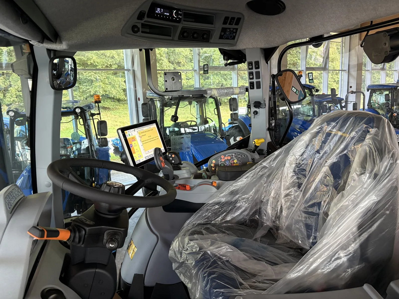 Innenansicht - New Holland T6.180 Auto Command (Stage V) Innenansicht - New Holland T6.180 Auto Command (Stage V)