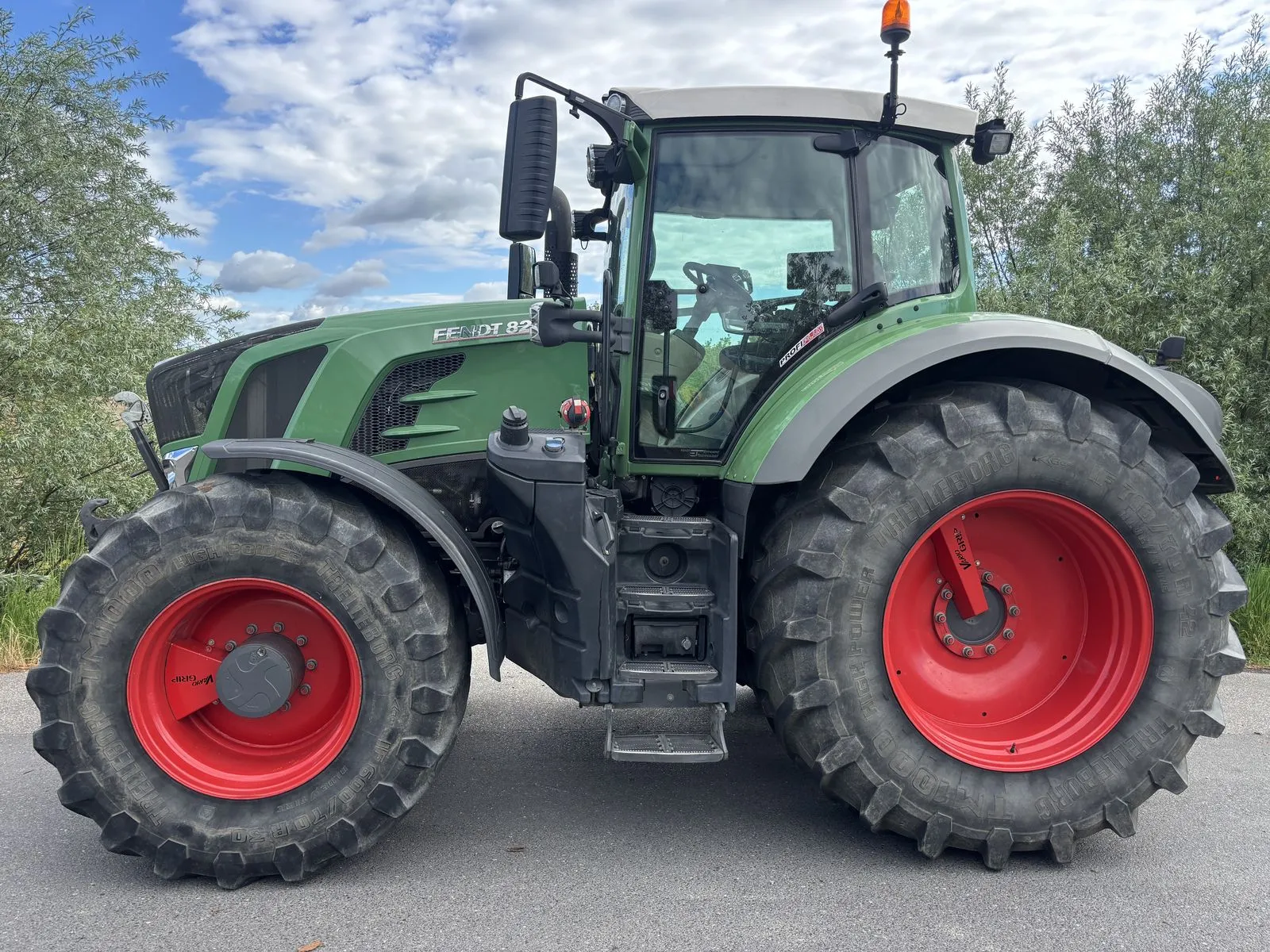 Fendt 828 Vario Profi Plus: 280 PS, neuer Motor und 4.850 Stunden – Bild 2
