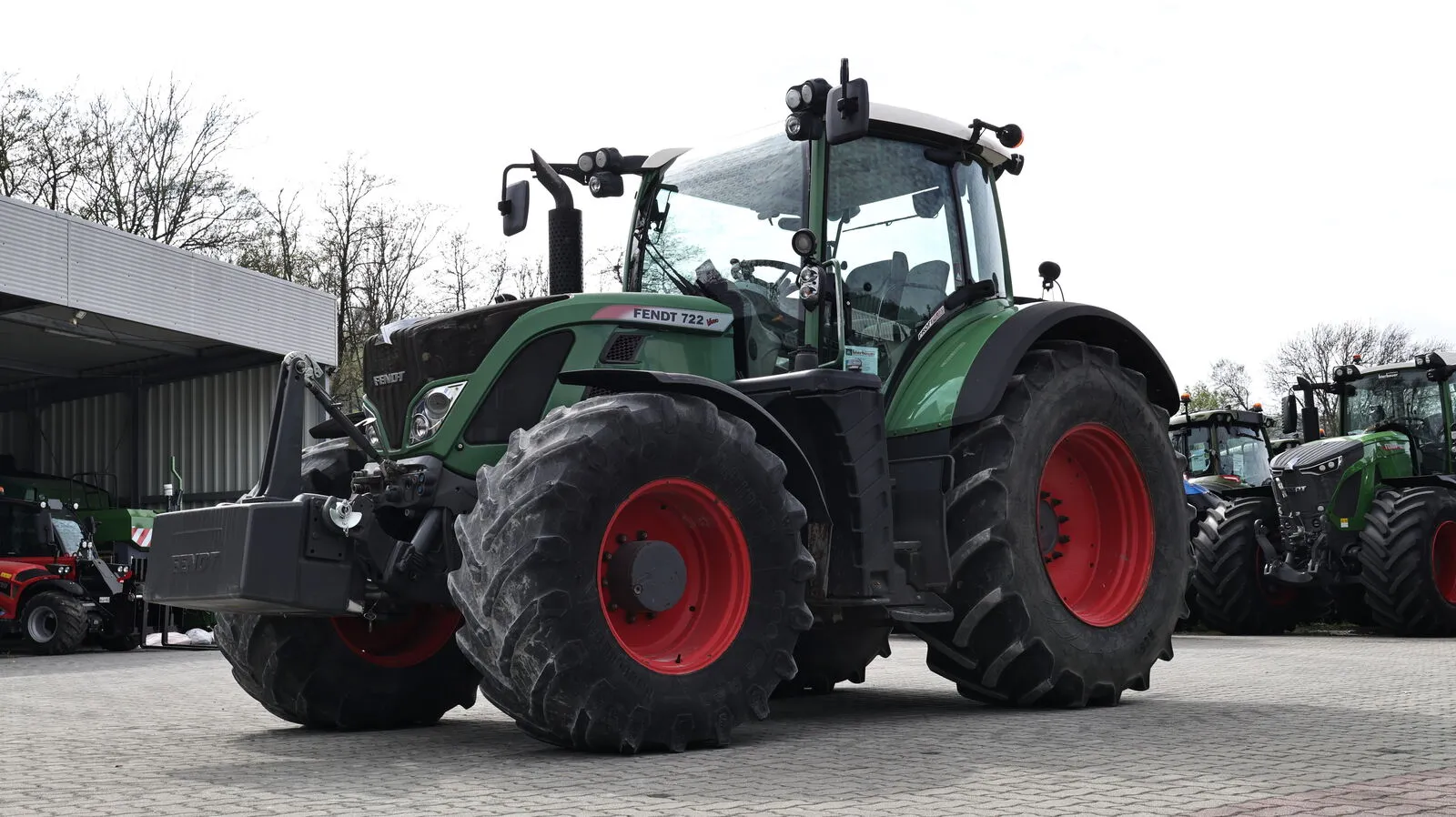 Fendt 722 Vario mit Profi Plus, Fronthydraulik und neuem Motor – Bild 2