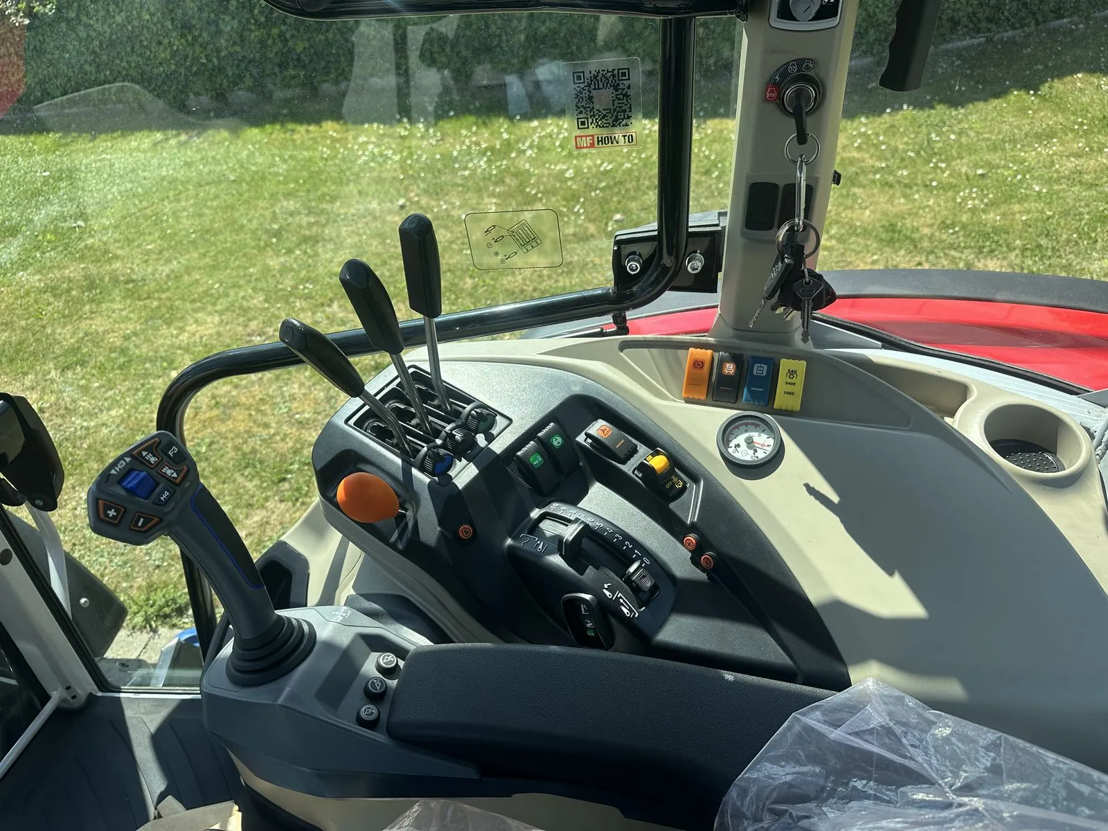 Massey Ferguson MF 5M 115 – 2025, mit Frontlader – Bild 2