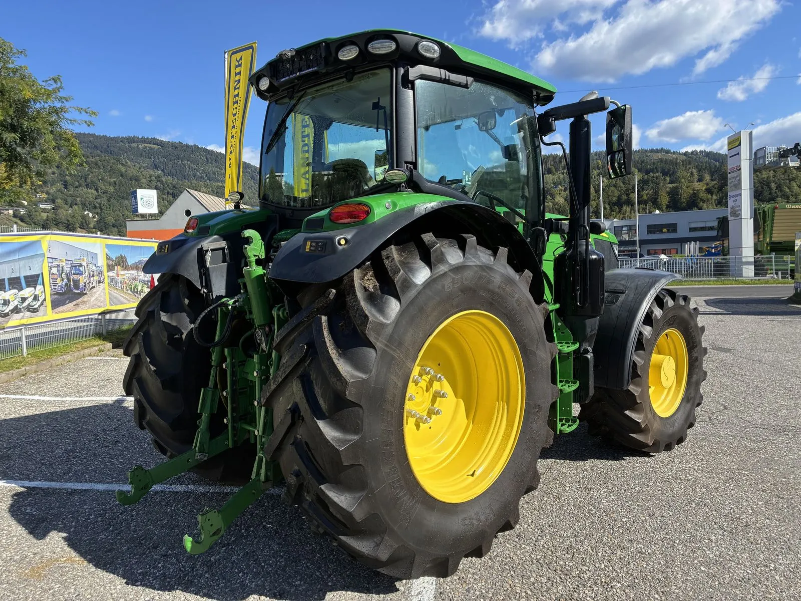 John Deere 6155R (2018): AutoPowr, Frontzapfwelle und 2.555 Stunden – Bild 2