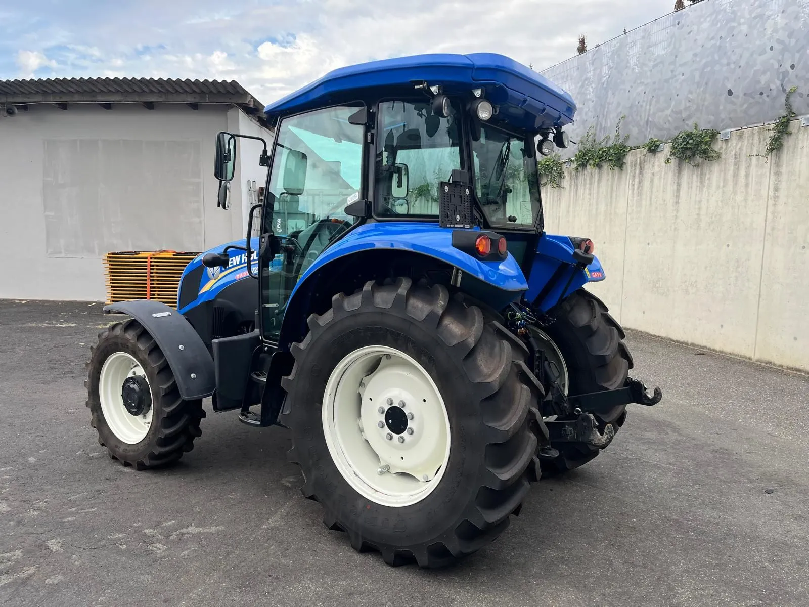 New Holland TD5.85 (2020): 86 PS, 705 Stunden und auf Lager – Bild 2