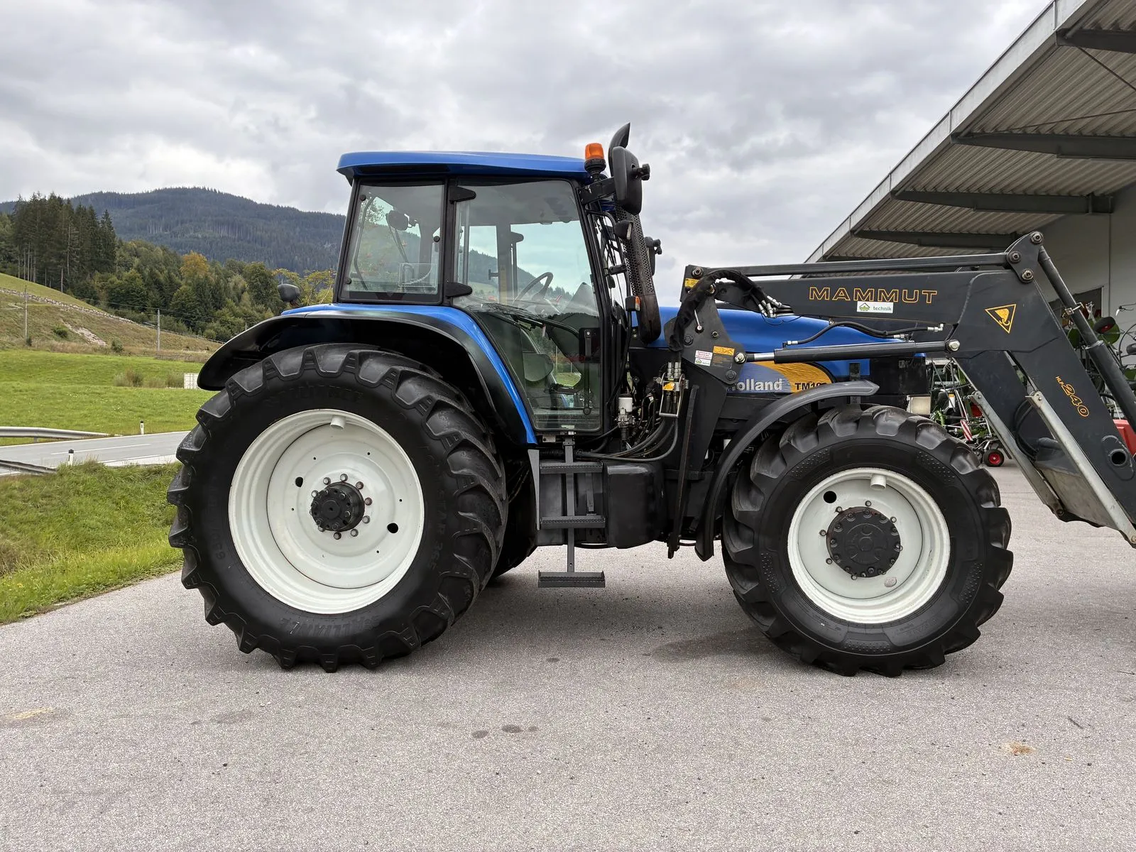 New Holland TM 190 (2004): 193 PS, Mammut-Frontlader – Bild 2
