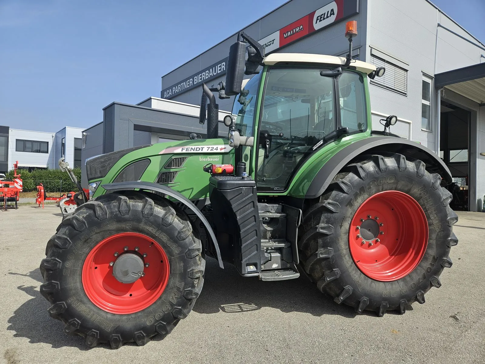Fendt 724 Vario (2012): 239 PS, Profi SCR und 7.360 Stunden – Bild 2