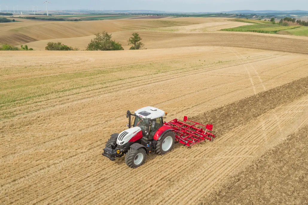 Der STEYR IMPULS CVT reduziert den Lenkeinschlag stufenlos