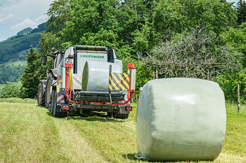 IMPRESS Rundballenpresse mit neuer Mantelfolienbindung – Bild 1