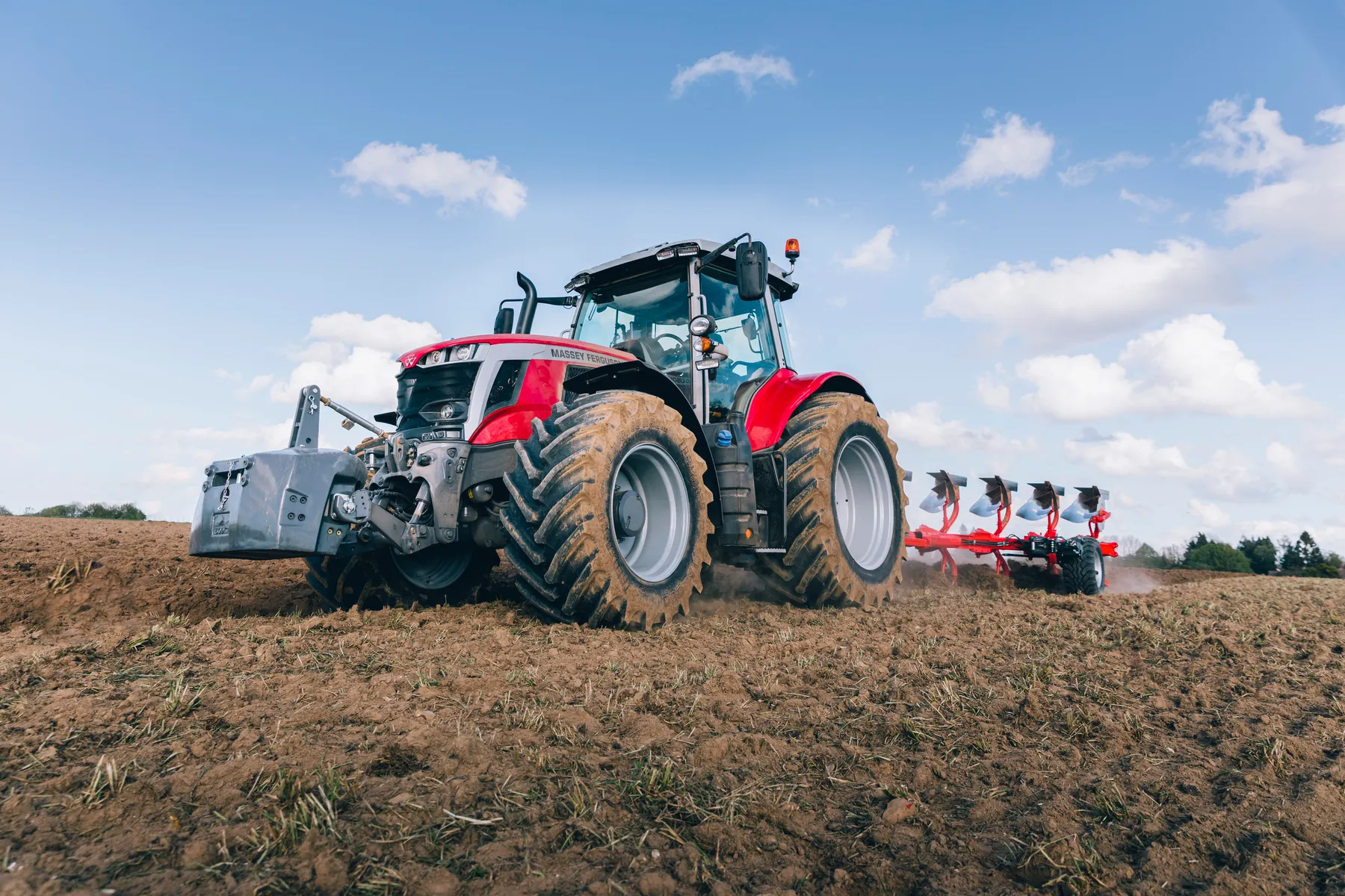 Der MF 7S.210 von Massey Ferguson setzt sich an die Spitze der Baureihe MF 7S! – Bild 1