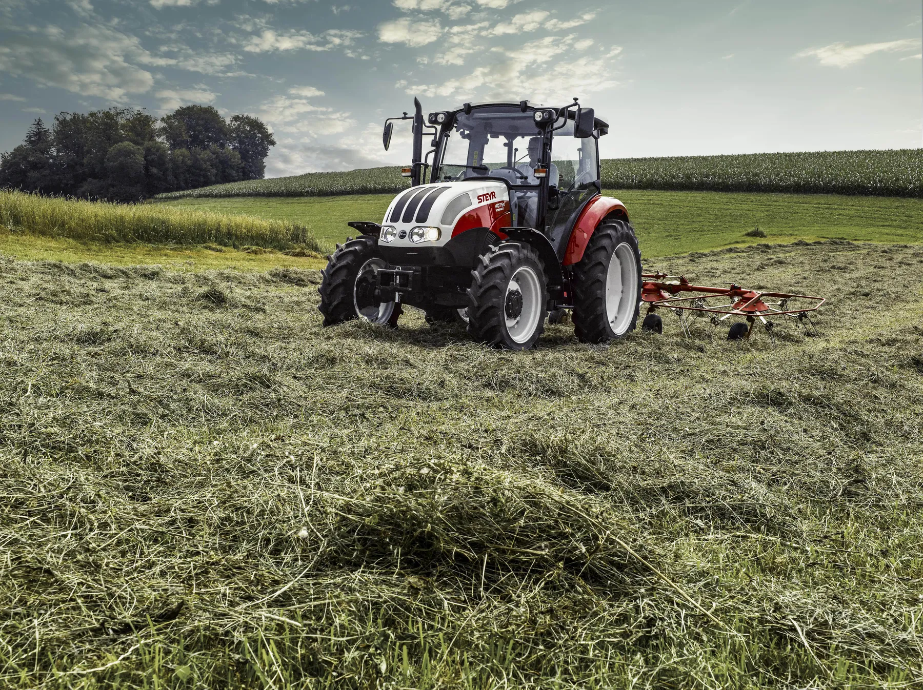 NEUES KOMPAKT S-MODELL ERGÄNZT STEYR®-BAUREIHE IM 75- BIS 80-PS-SEKTOR