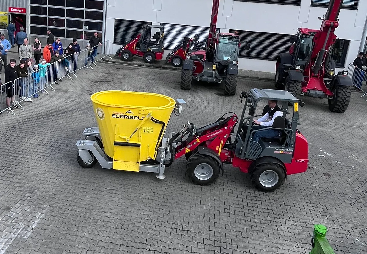 MAUCH GMBH & CO KG präsentiert ersten Hoflader betriebenen Futtermischwagen: SGARIBOLDI KOALA 2,5 CART – Bild 3