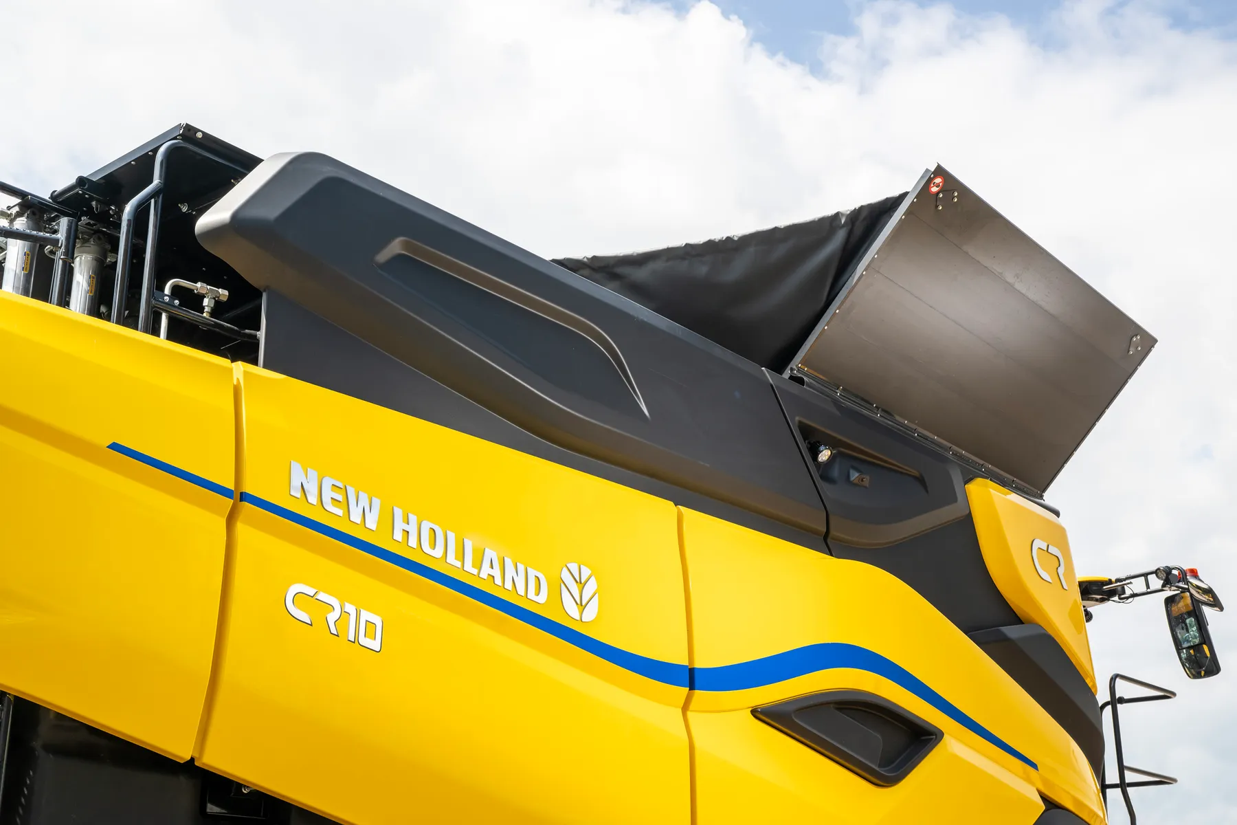 New Holland setztneue Maßstäbe mit den neuen Flaggschiff-Mähdrescher CR11 und CR10 – Bild 2