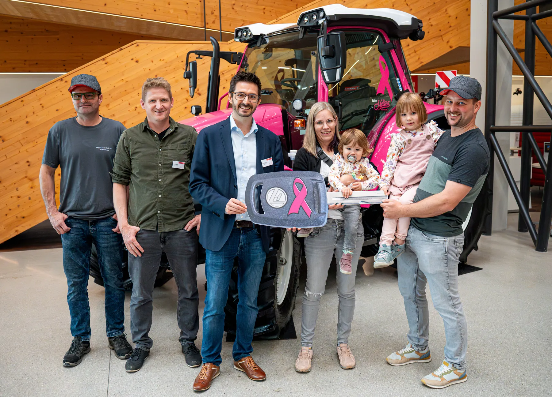 Lindner-Werksausstellung: Pinker Lintrac geht in die Schweiz, Premiere für neuen Lintrac 65 LS – Bild 1