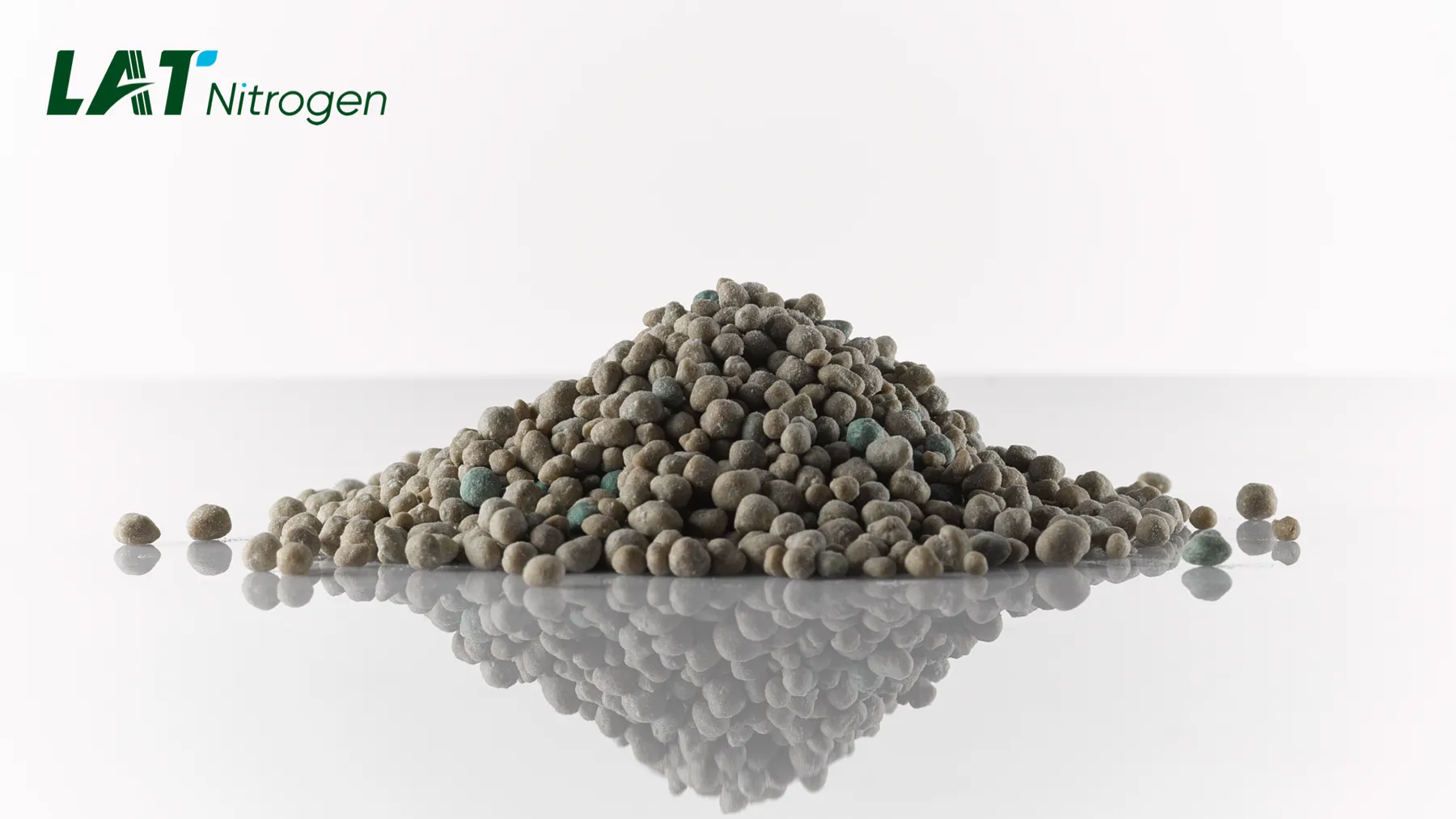 Für ein exaktes Streubild. COMPLEX Dünger von LAT Nitrogen – Bild 1