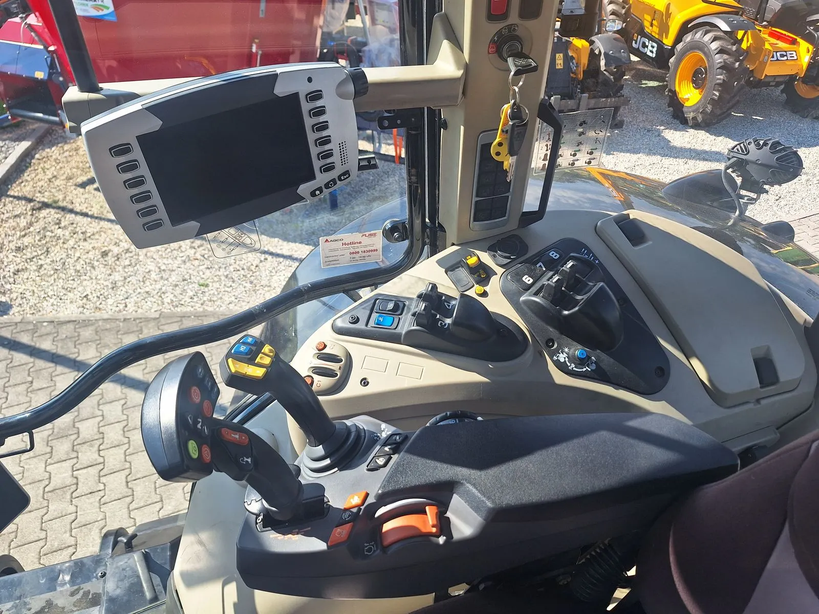 Massey Ferguson 7726 S Exclusive mit Vollausstattung – Bild 2