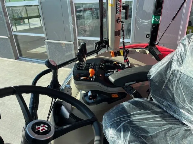 MF 5711 M Dyna-4: neuwertiger und starker 110-PS-Traktor – Bild 2