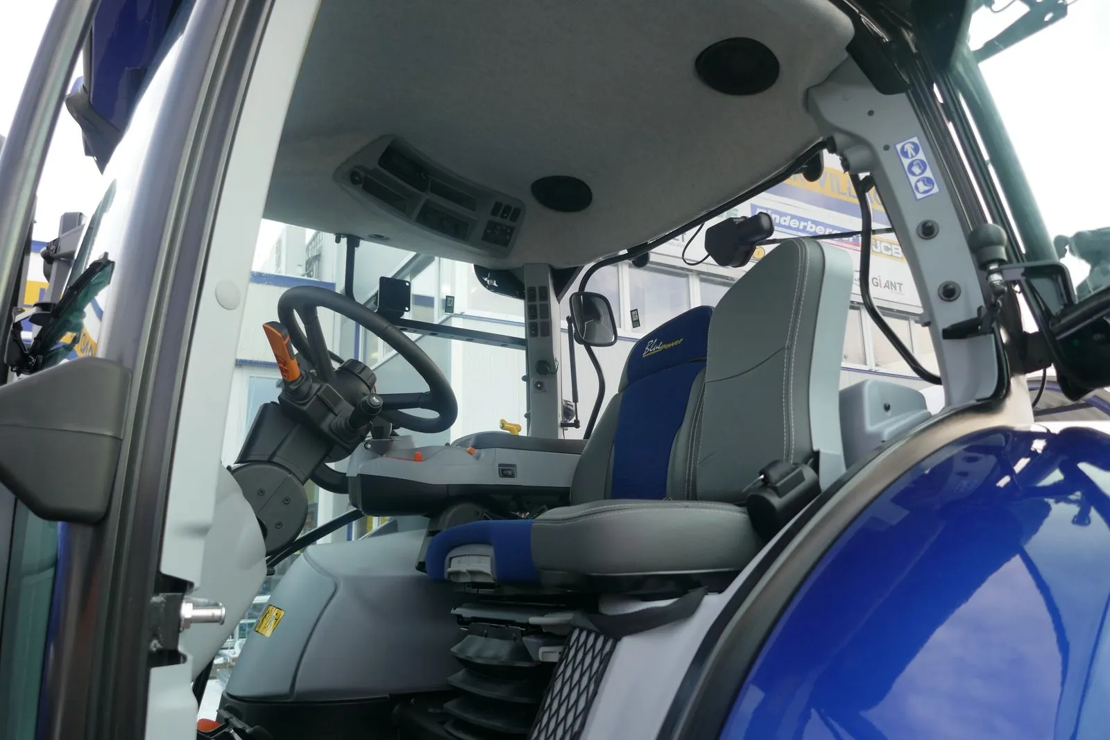 New Holland T6.180 Auto Command SideWinder II – Bild 2