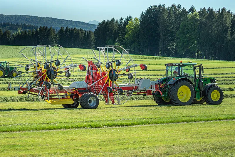 Pöttinger 4-Kreisl-Schwader TOP 1403 C mit Hybrid Technologie