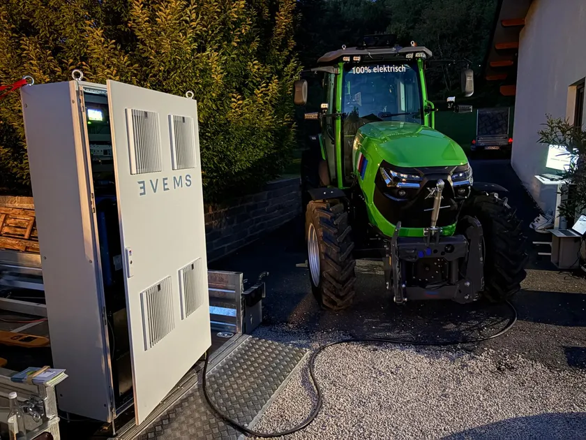 E-Traktor wird zum Energiespeicher: E-Mobilität live erleben