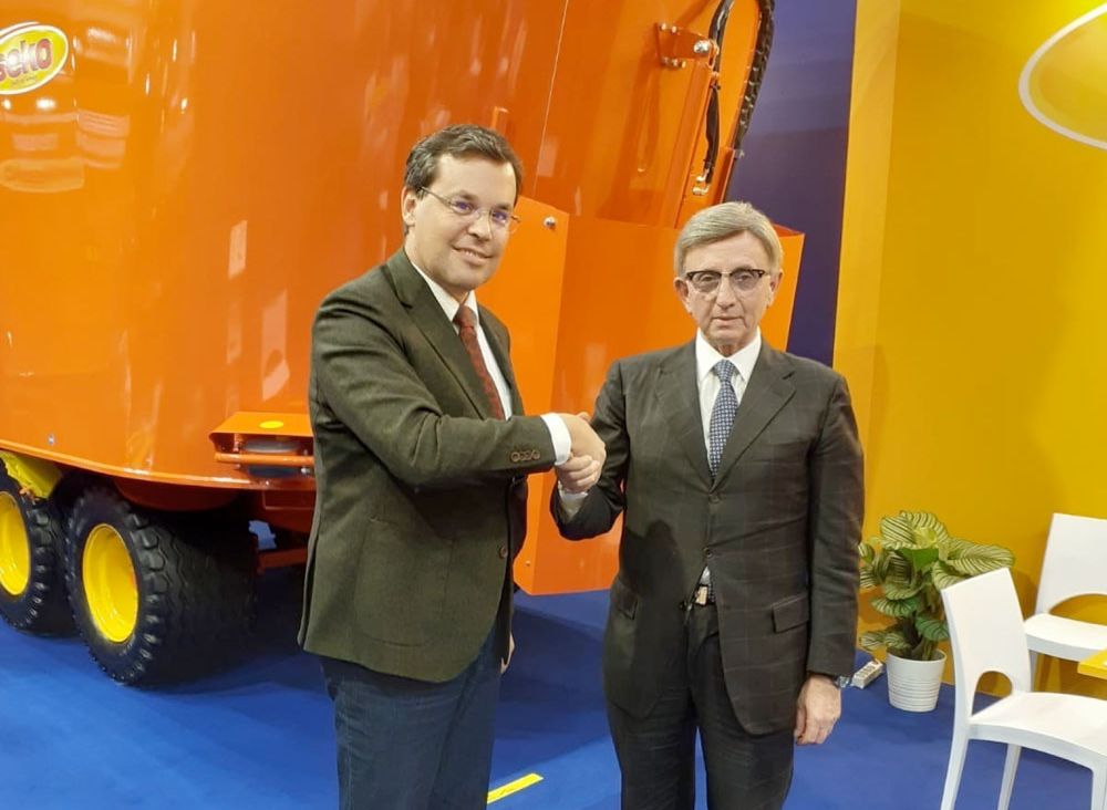 Jörg Rotschne (Geschäftsführer Fa. ROTSCHNE) und Giuseppe Loppoli (Präsident Fa. SEKO) in Hannover auf der Agritechnica 2019, v.l. (Bildquelle: ROTSCHNE).