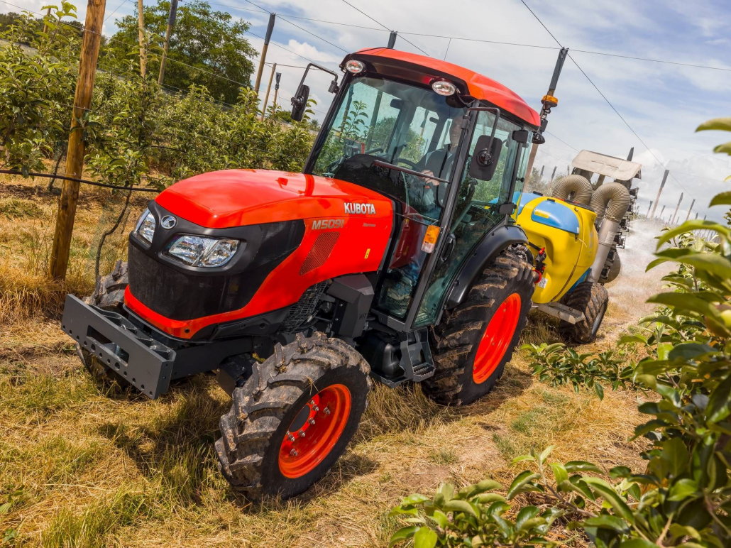 Kubota und Esch-Technik bieten den Kubota Schmalspurtraktor M5071 Narrow mit 74 PS ab sofort zum Aktionspreis von nur € 38.250,00 (zzgl. MwSt.) an (Bild: Esch-Technik).