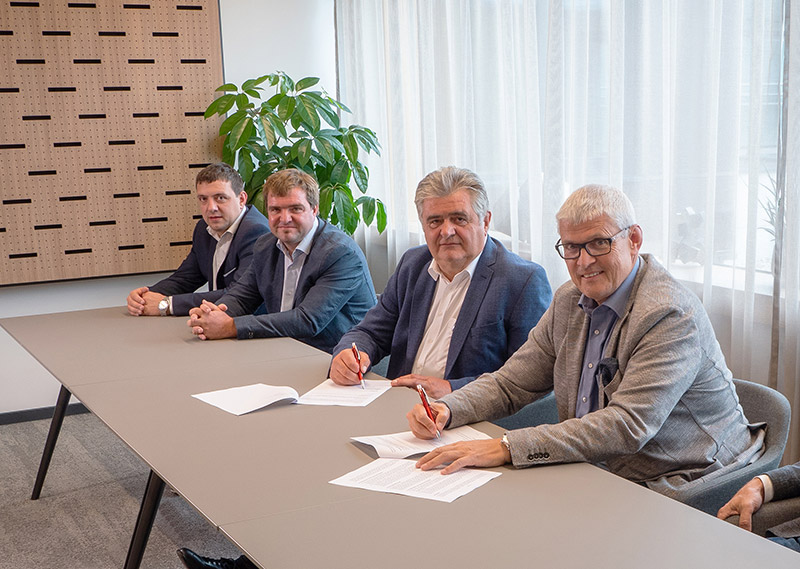 (v.l.n.r) Anton Hargassner jun, Markus Hargassner, Anton Hargassner sen, Ing. Wolfgang Krämer