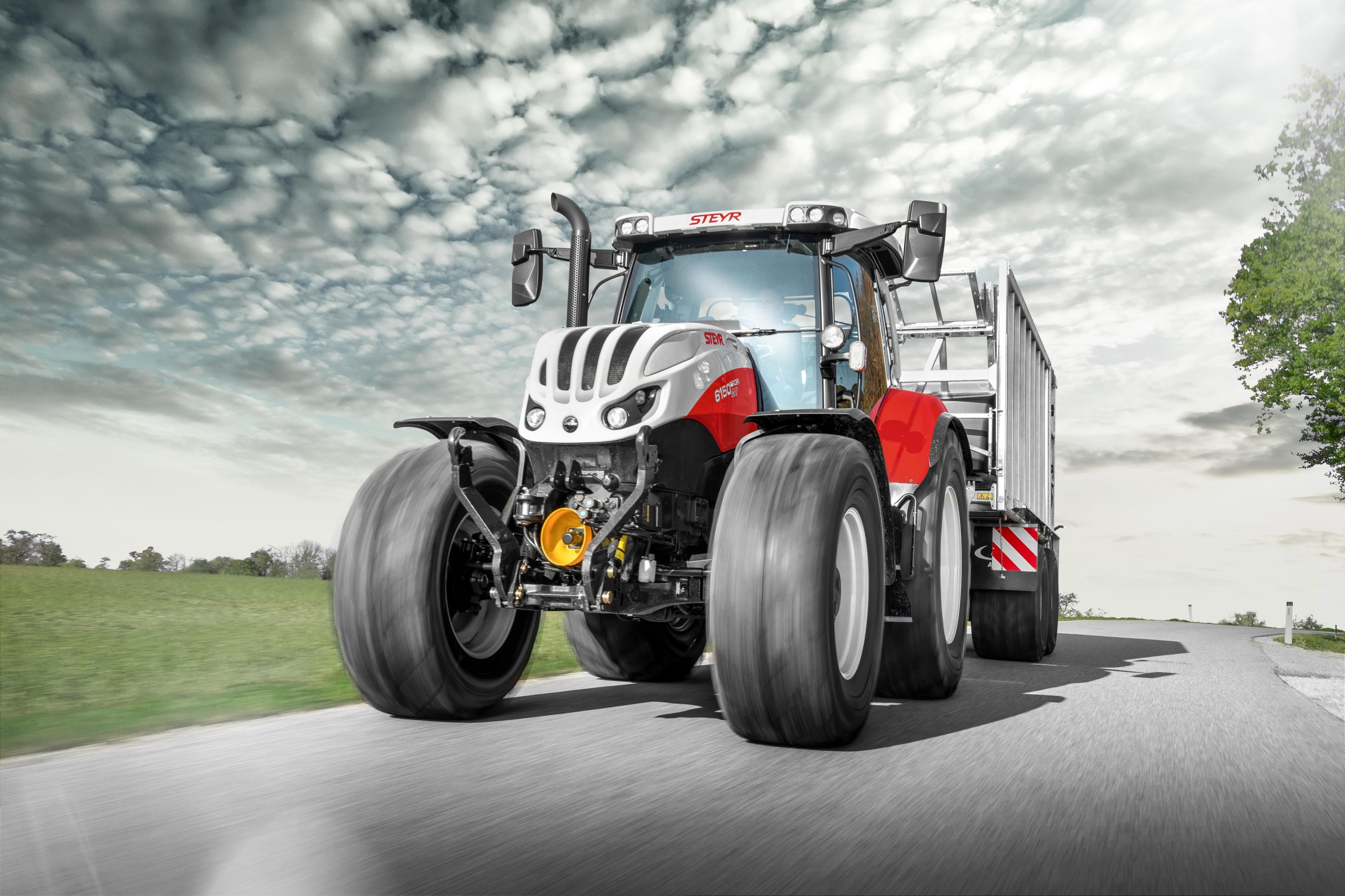 Erstklassiges Fahrerlebnis und mehr Power bei neuesten STEYR® Profi  Traktoren - Landwirt News