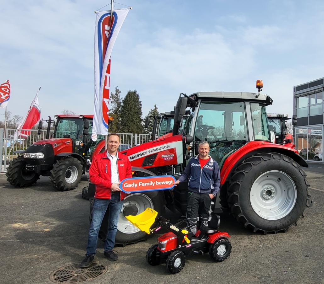 Der Erwerb eines neuen Gady-Traktors ist auch eine emotionale Angelegenheit, die gebührend gefeiert wird.

Foto (frei): Gady Family