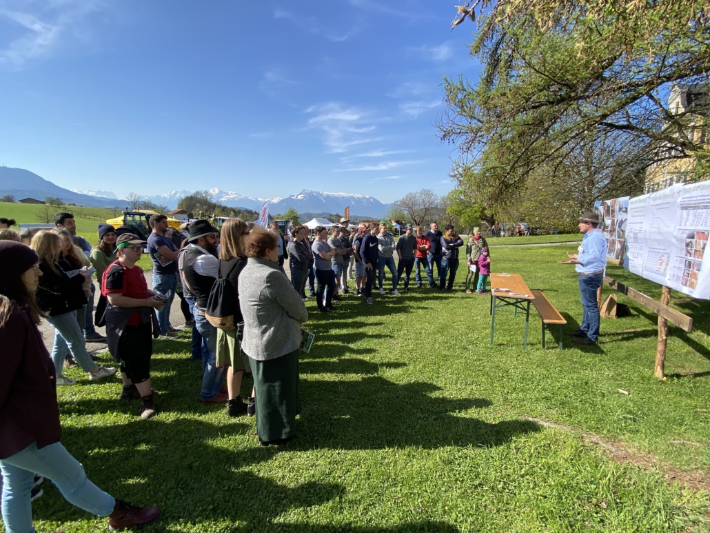 Großes Interesse bestand an den 28 Fachstationen, wo sich BesucherInnen informieren und mit Expertinnen austauschen konnten. © BIO AUSTRIA