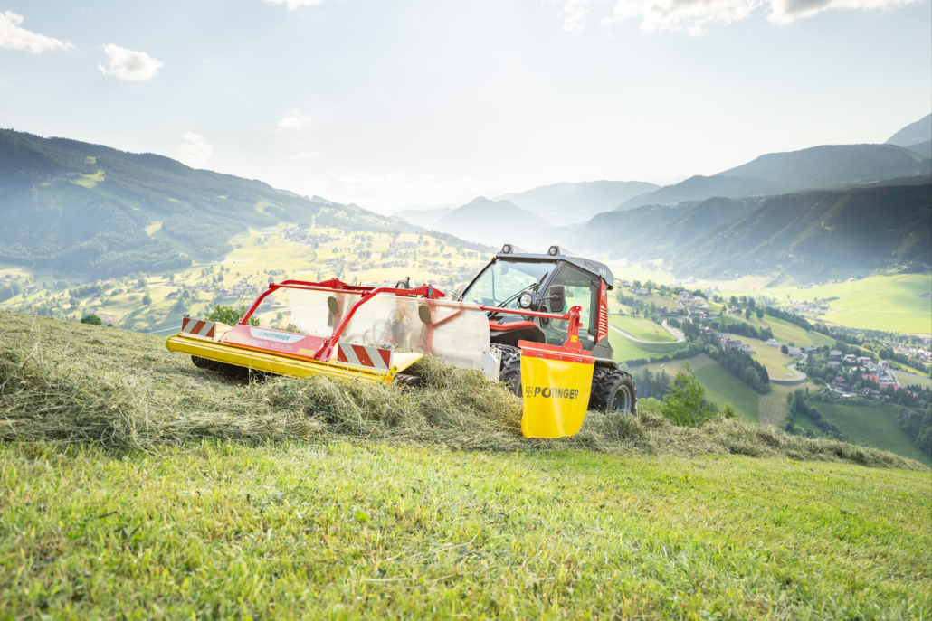 Der neue alpine Frontbandschwader MERGENTO F 4010 ALPIN