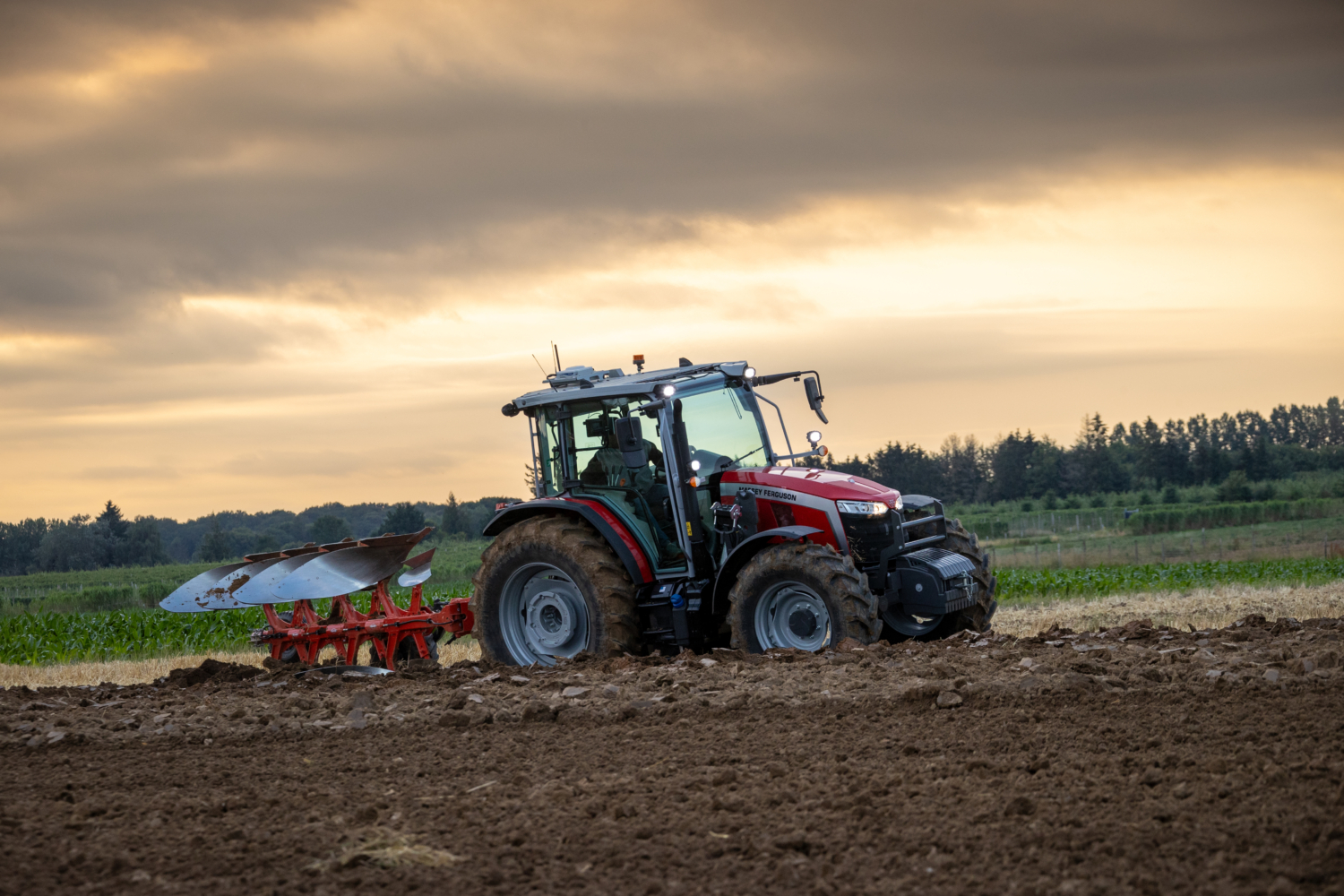 Massey Ferguson präsentiert die neuen MF 5M Modelle. 6 starke Modelle