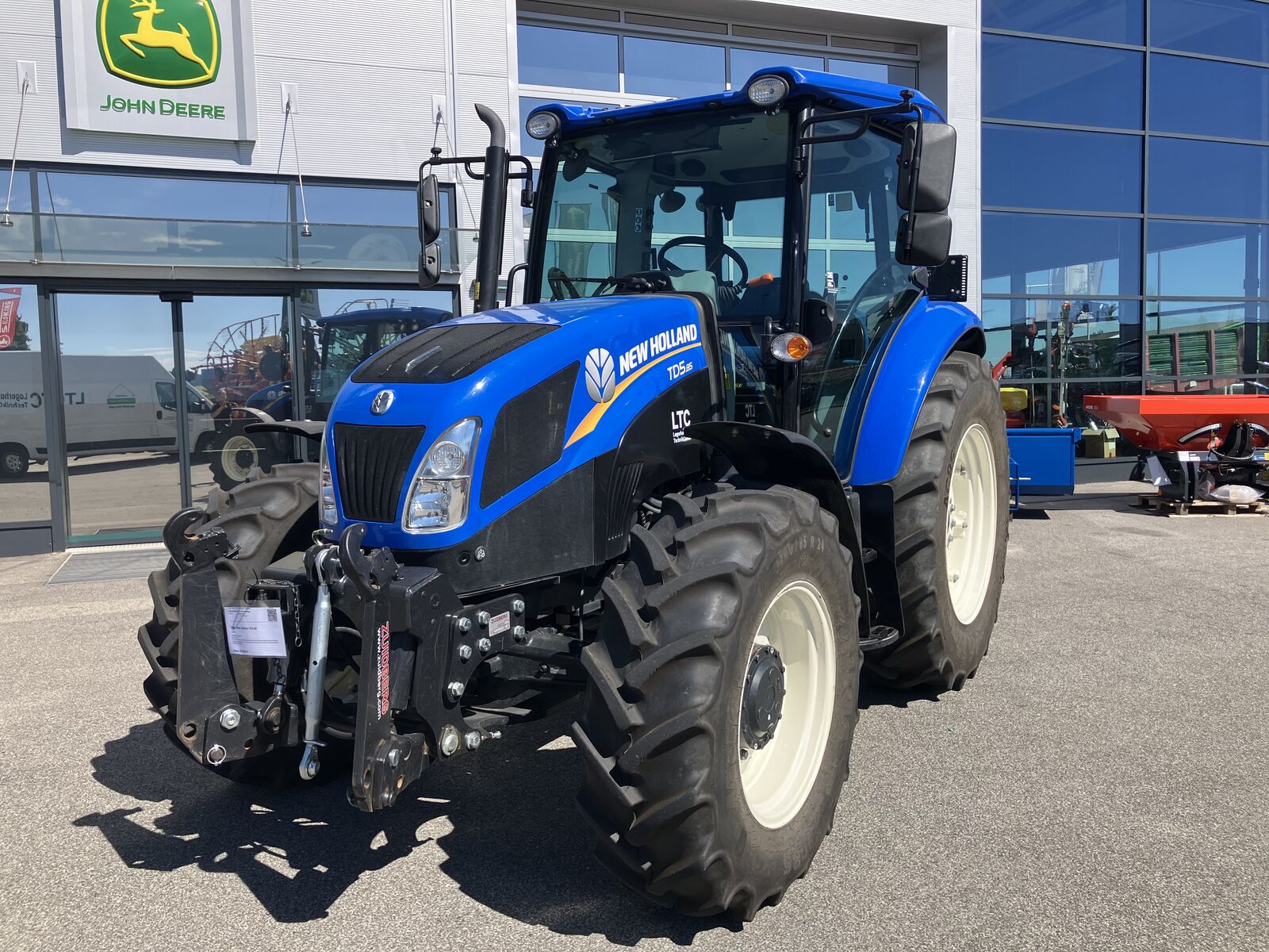 Frontansicht New Holland TD5.85