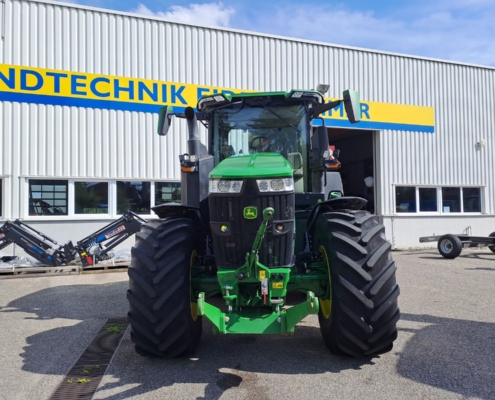 Frontansicht John Deere 7R 330 AutoPowr