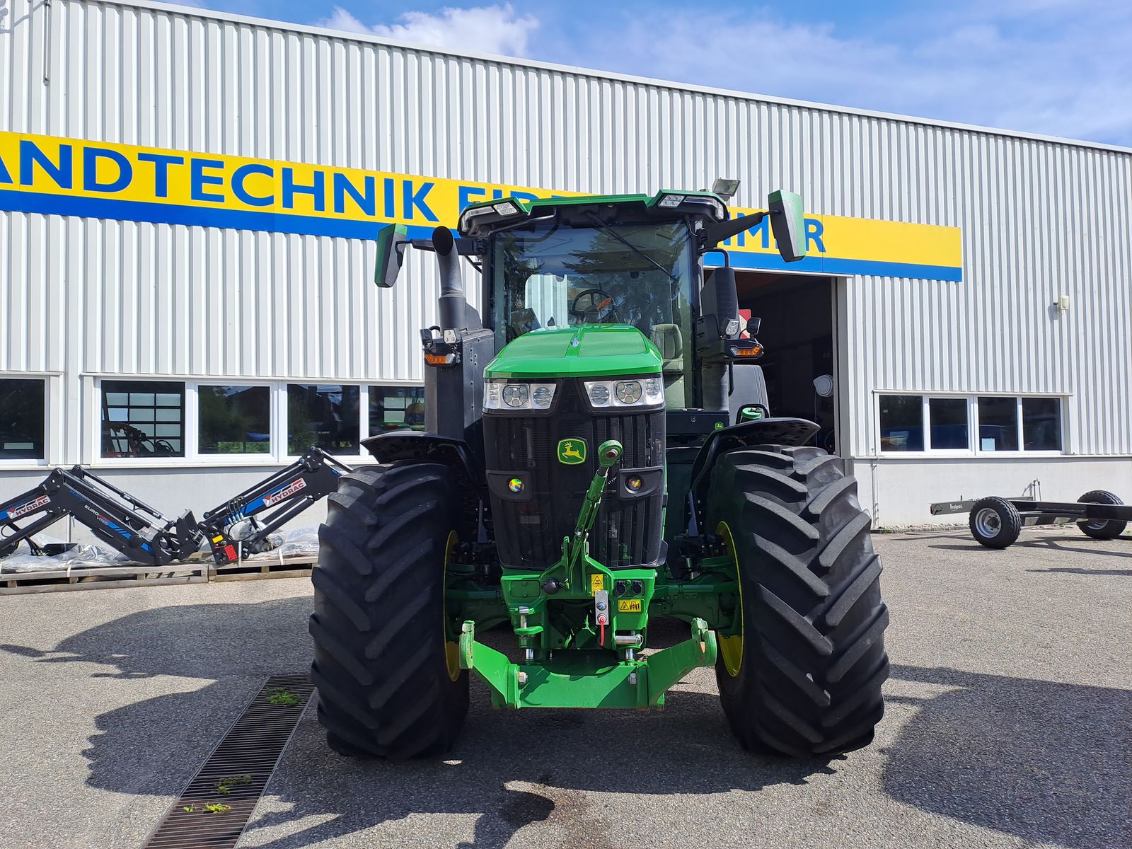 Frontansicht John Deere 7R 330 AutoPowr