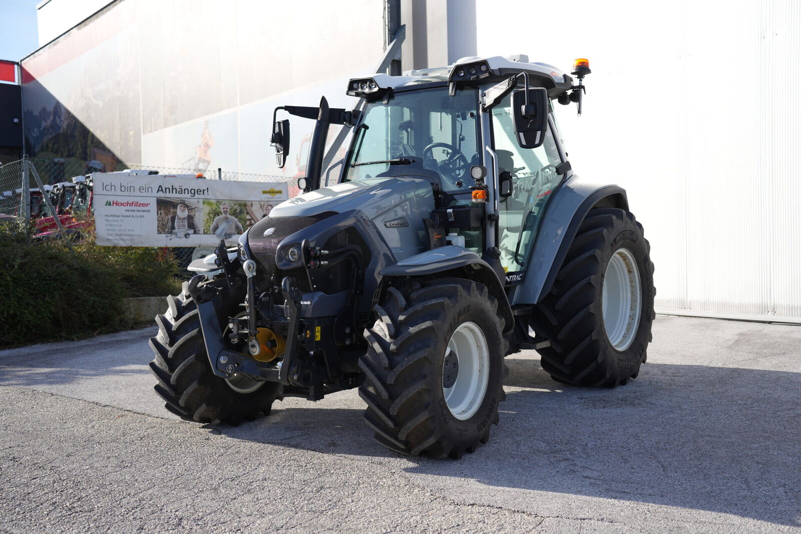 Frontansicht Lindner Lintrac 100