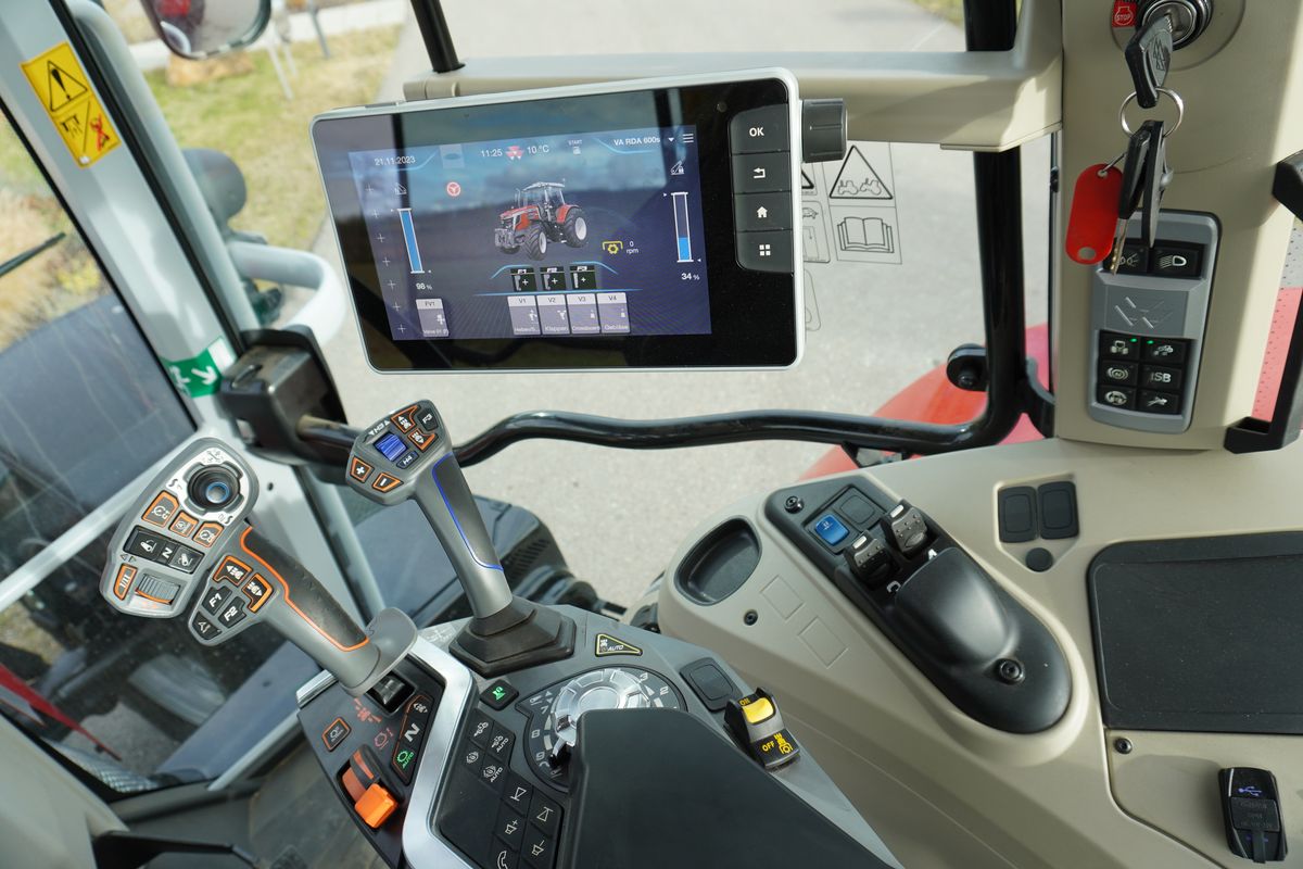 Innenansicht - Massey Ferguson MF 7S.210 Dyna-VT