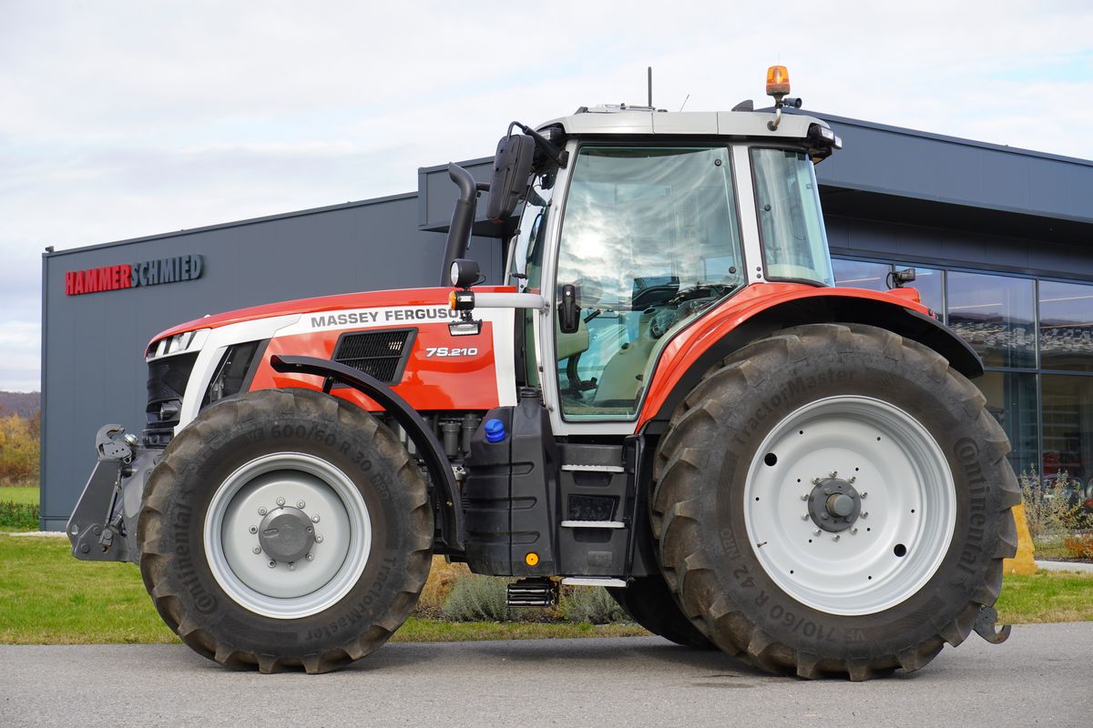 Seitenansicht - Massey Ferguson MF 7S.210 Dyna-VT