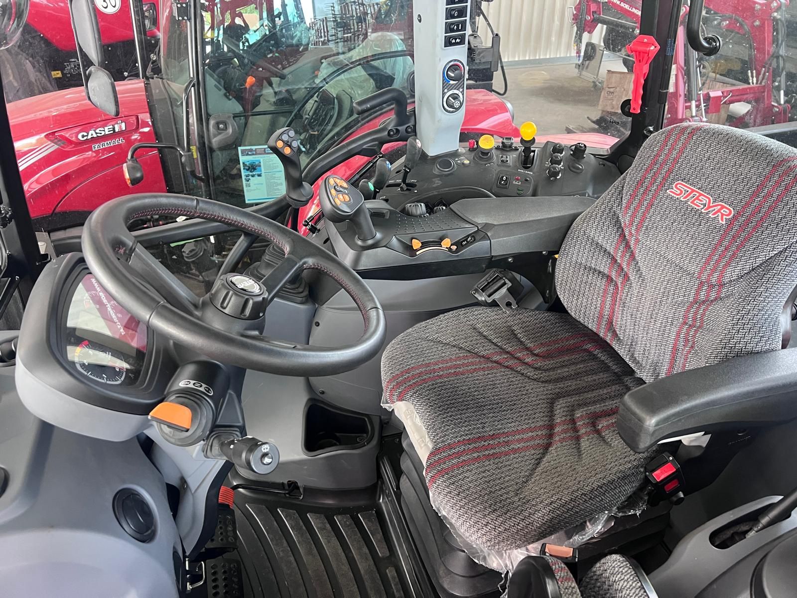 Innenansicht Steyr 4110 Multi (Stage V)
