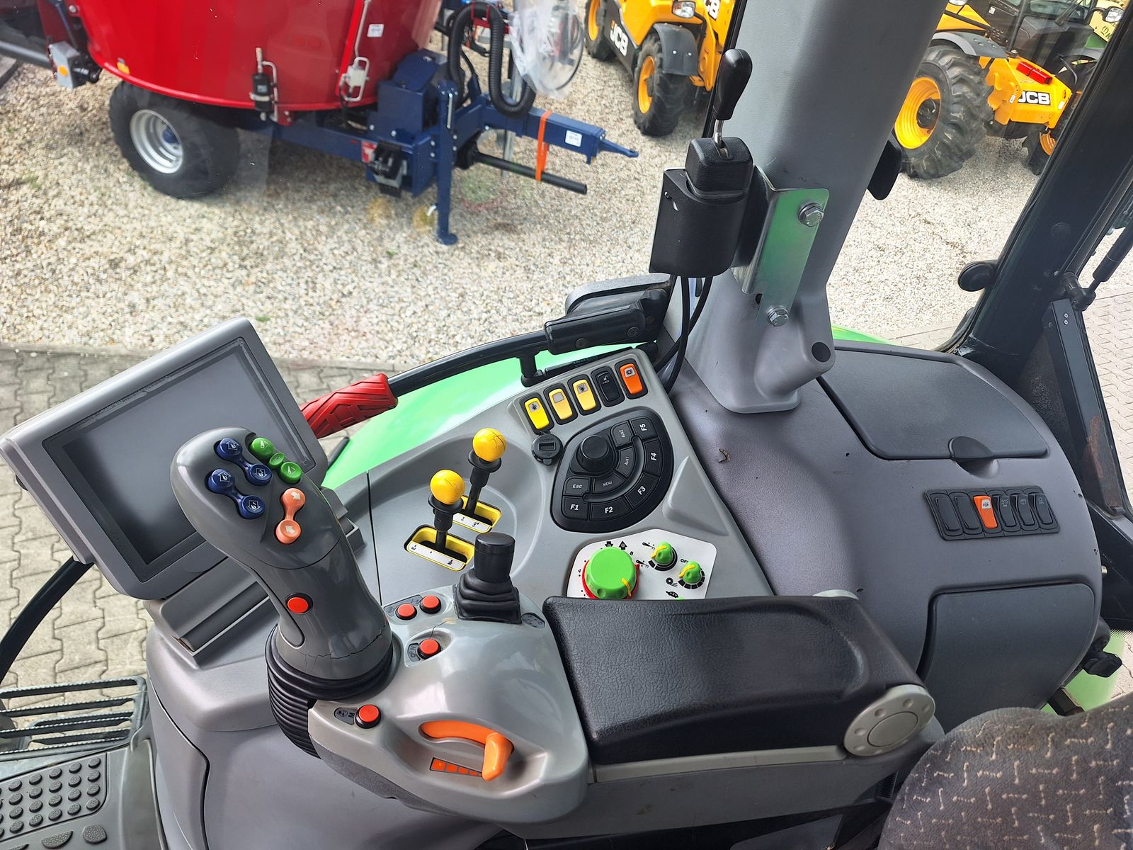 Innenansicht - Deutz Fahr Agrotron TTV 630